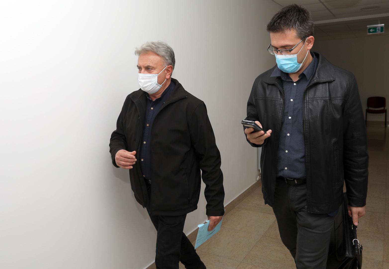 18.10.2021., Karlovac -  Na Opcinskom sudu u Karlovcu  pocelo je  sudenja skupini osumnjicenoj za izvlacenje novca iz Rukometnog kluba Karlovac. Utajili su od poreza oko 1,8 milijuna kuna. Osumnjiceni su Marinko Matesic iz HRK-a Karlovac, Dubravko Strnic tadasnji celnik HRK Karlovac , Ivan Fink, policijski sluzbenik, Tomislav Polic, tadasnji predstavnik Karlovacke sportske zajednice, Danijel Trupkovic, djelatnik Mladosti koji je vodio Taekwondo klub Svarca i Petar Banic, predsjednik Hvidre.Photo: Kristina Stedul Fabac/PIXSELL