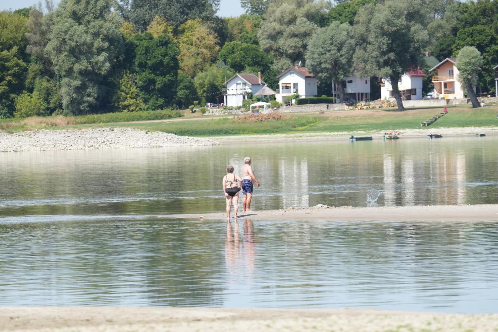 U Budimpešti je vodostaj Dunava pao na samo 23 centimetra, čime je nadmašen prethodni negativni rekord od 33 centimetra, zabilježen 2018. godine.Iako je najdramatičnije u Mađarskoj, ništa bolja situacija nije ni u susjednoj nam Srbiji.