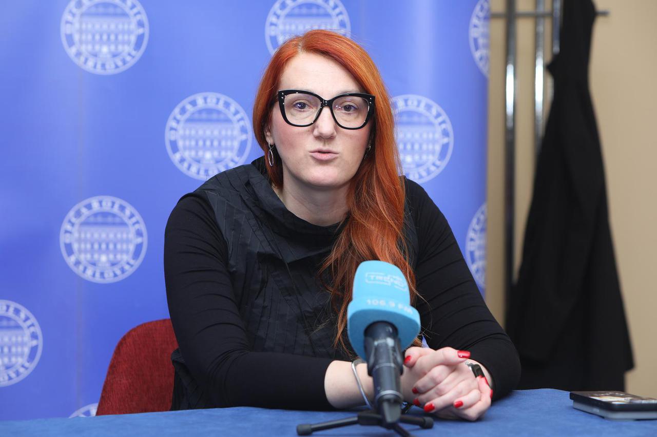 Konferencija za medije u Op?oj bolnici Karlovac gdje su zapo?eli izvoditi novu o?nu operaciju