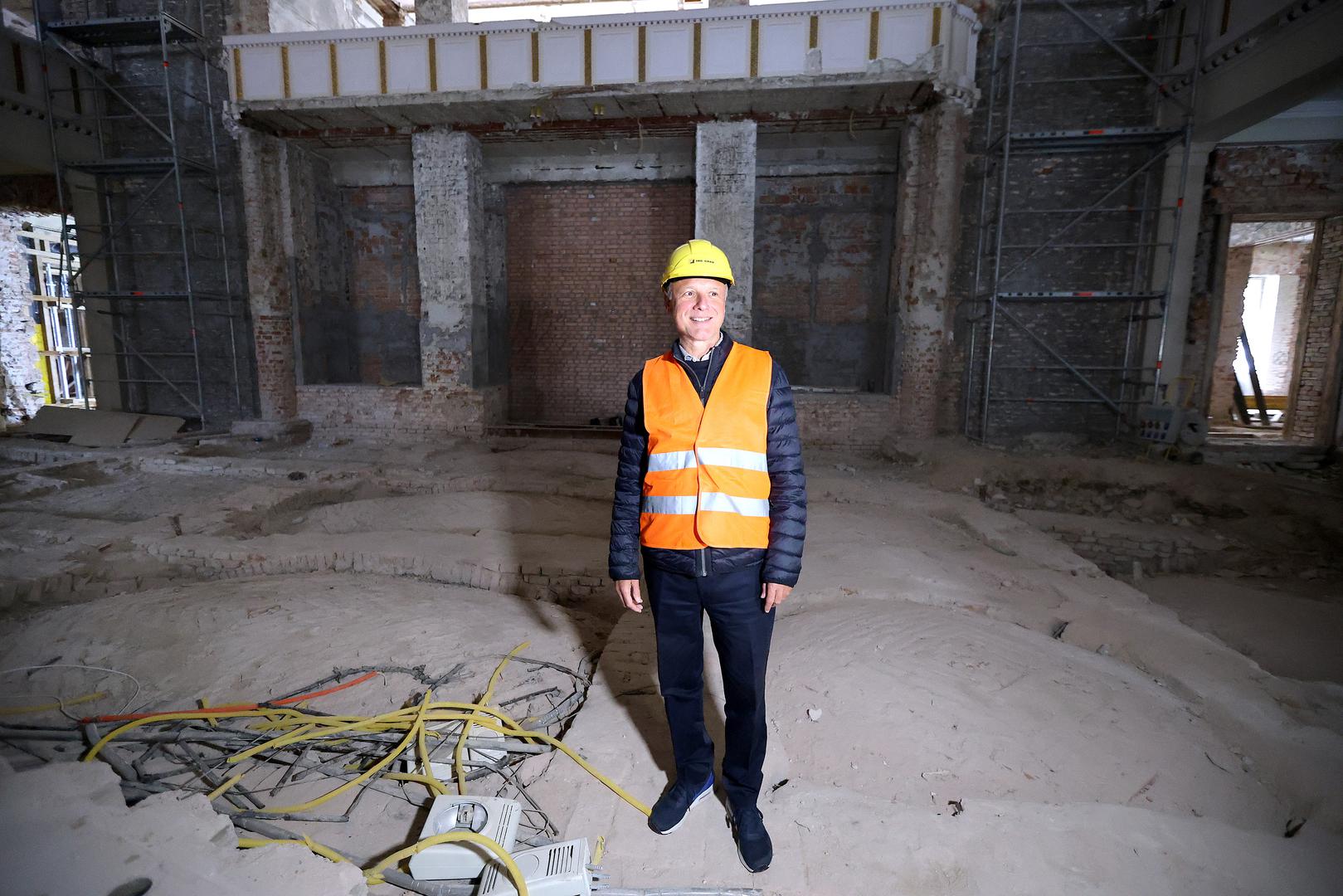 Predsjednik Sabora Gordan Jandroković danas je sa suradnicima obišao zgradu gdje su ga izvođači i radova i glavni projektant upoznali s dinamikom procesa obnove