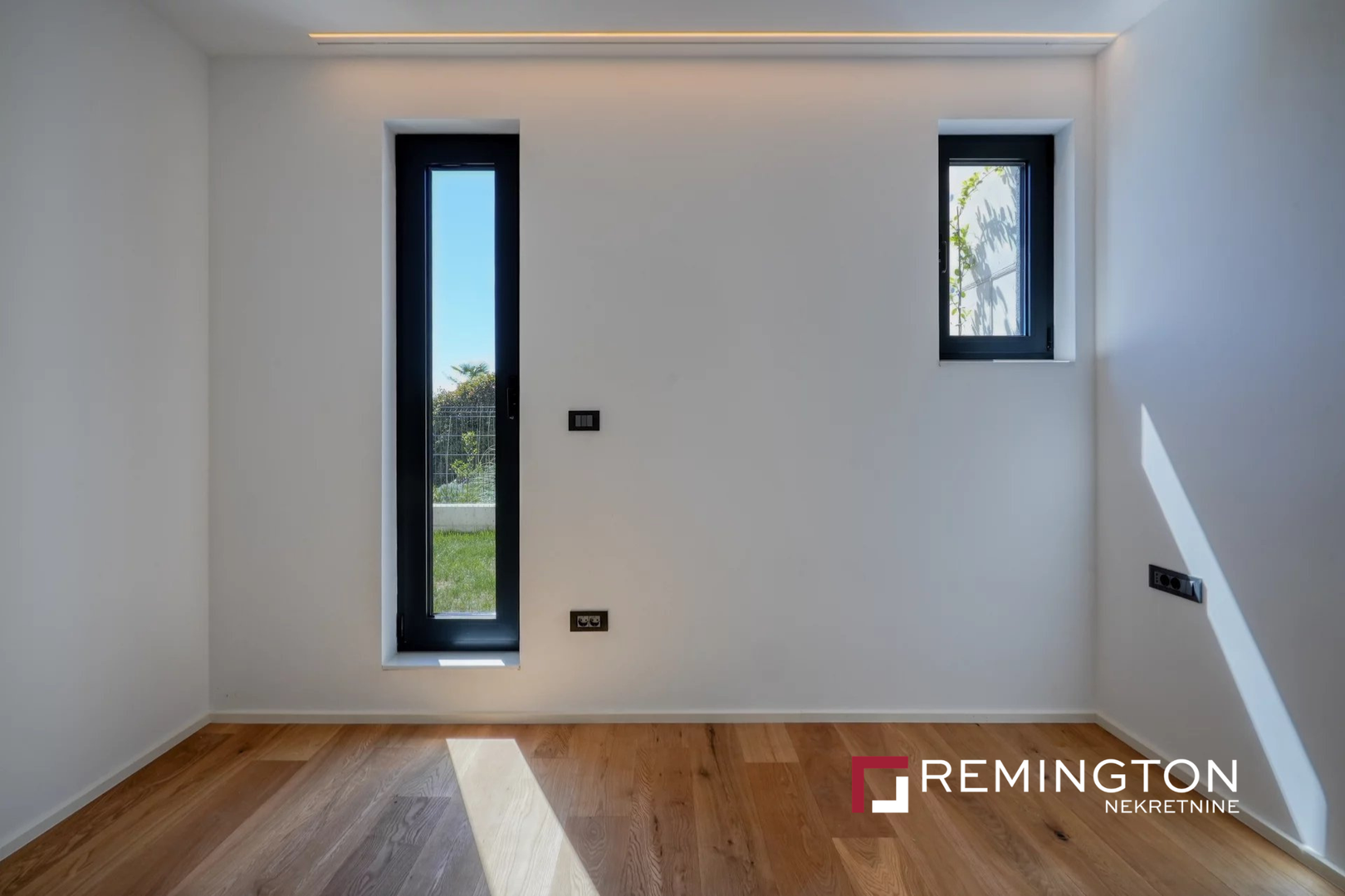 Stan ima 71 m² neto stambenog prostora. Sastoji se od dvije spavaće sobe, dvije kupaonice, gostinjskog WC-a te otvorenog dnevnog boravka s kuhinjom i blagovaonicom. 
