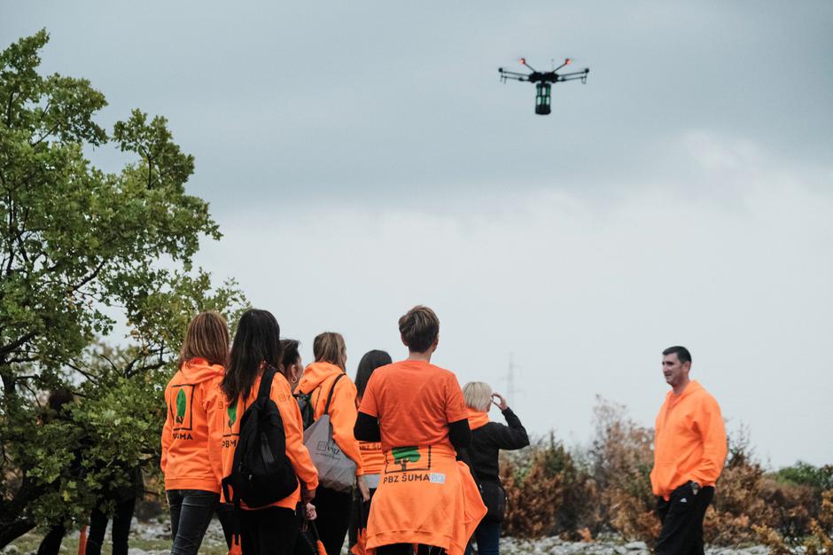 PBZ i Projekt O2 dronom pošumili 10.000 m2 opožarenog područja