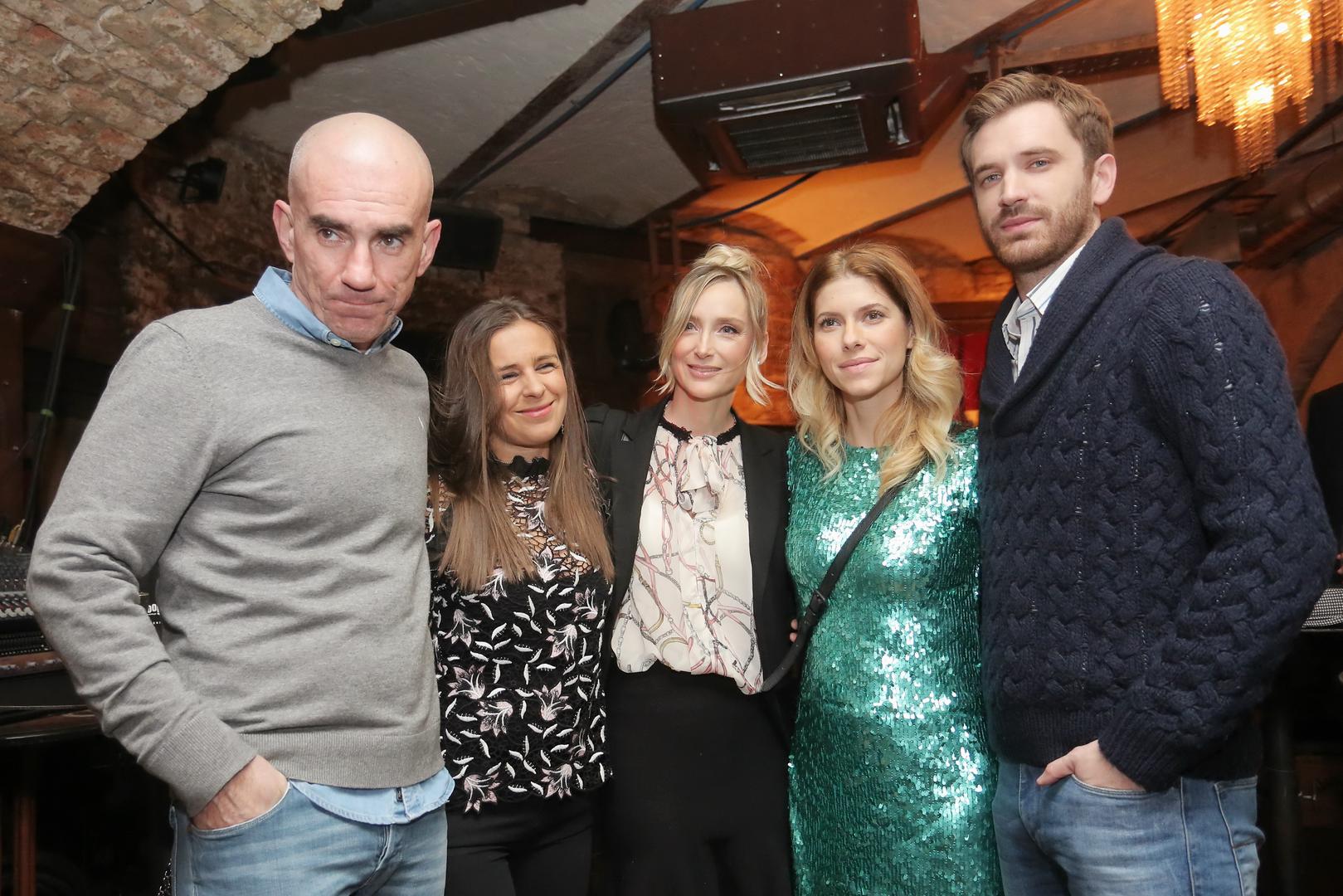  Godinu dana kasnije, Jelena je rodila drugu kćer, Mašu, a 2020. rodila je sina Jakšu, a njezina ljubav s Momčilom nije potrajala i rastali su se prije dvije godine. 