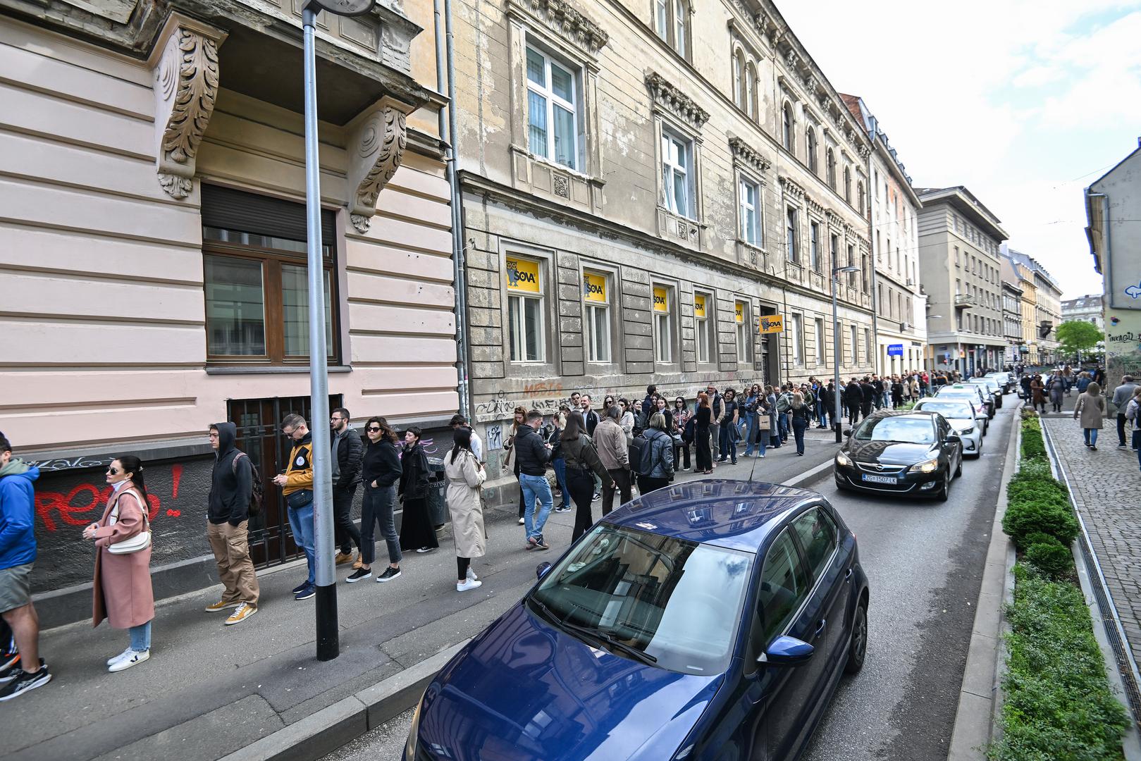 17.04.2024., Zagreb - Na biralistu u Varsavskoj ulici se stvorila velika guzva Photo: Neva Zganec/PIXSELL