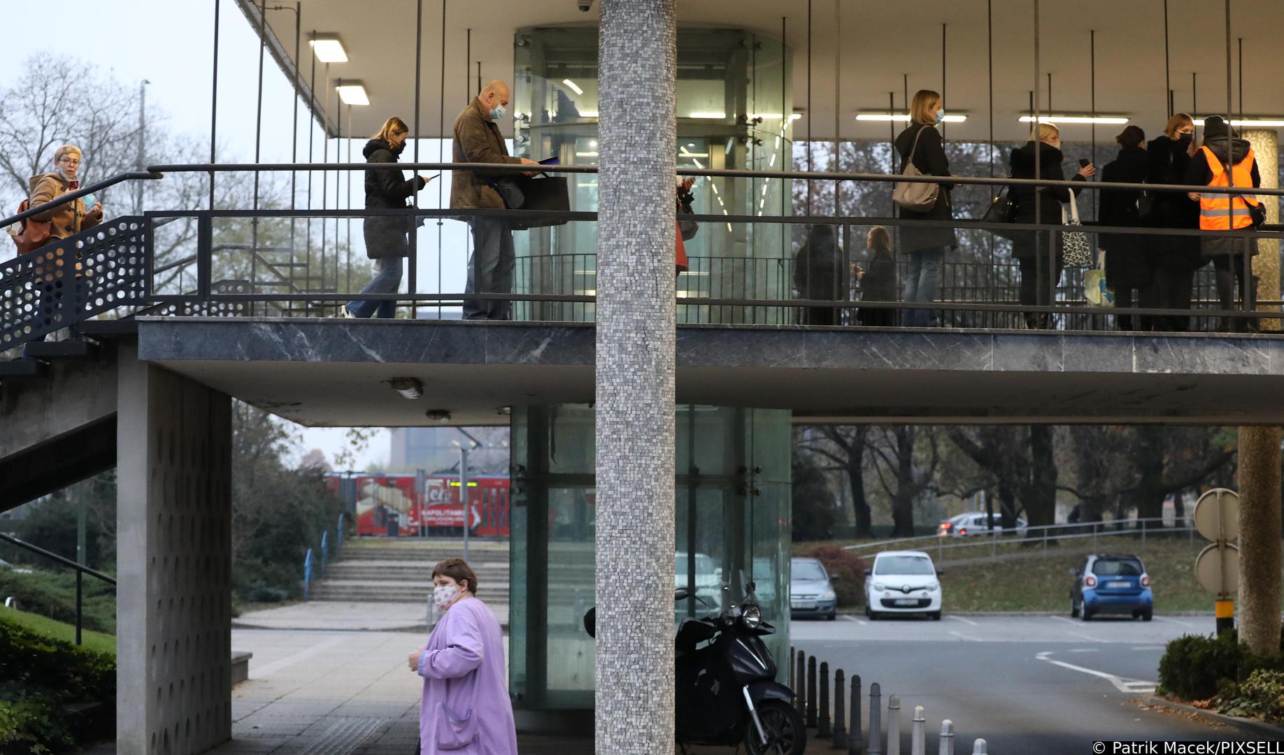16.11.2021., Zagreb - Kontrola covid potvrda zaposlenika Gradskog poglavarstva.