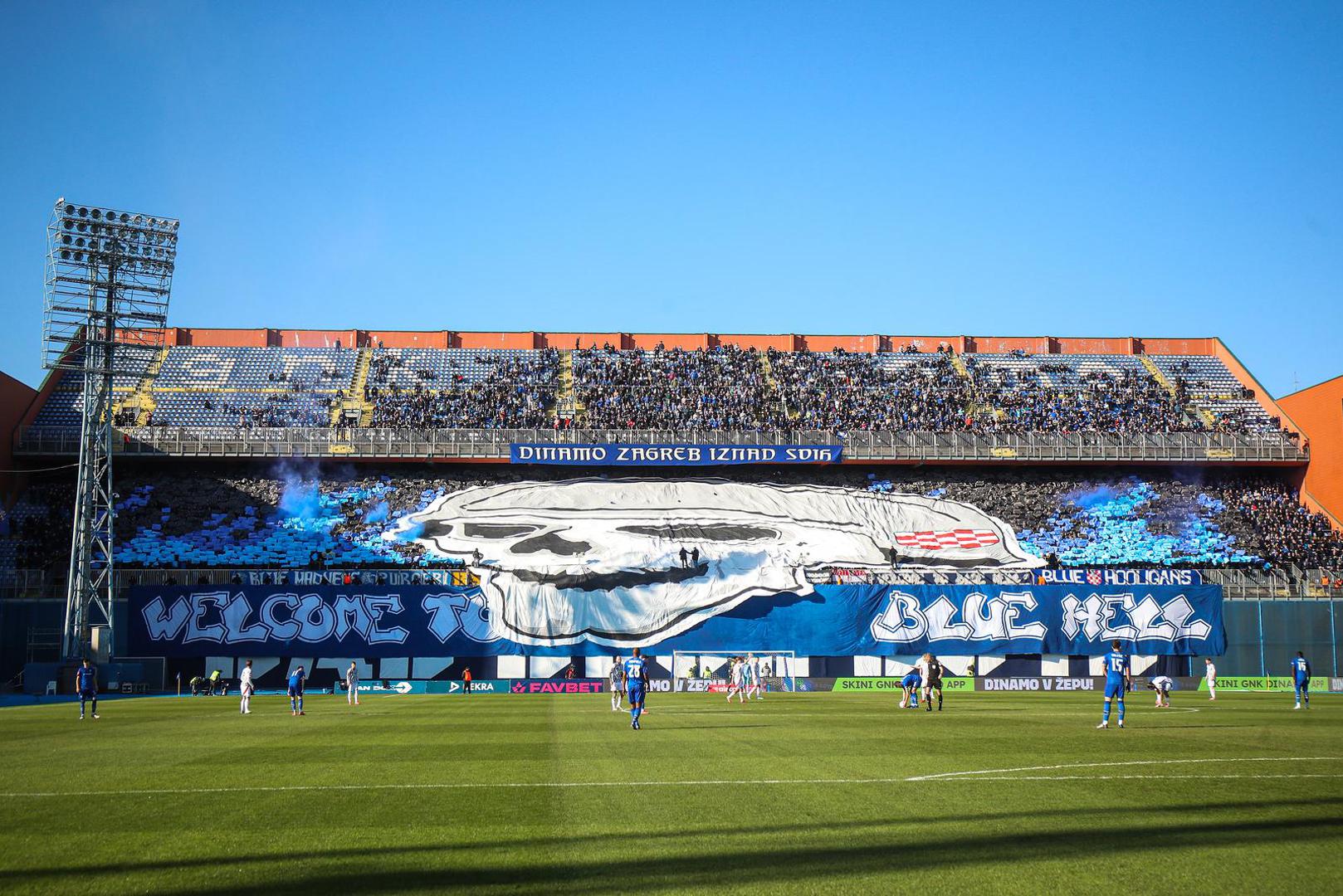  Tijekom čitave sezone navijačke skupine su bodrile i kudile svoje nogometaše, a poslali su i nekoliko zanimljivih poruka. 