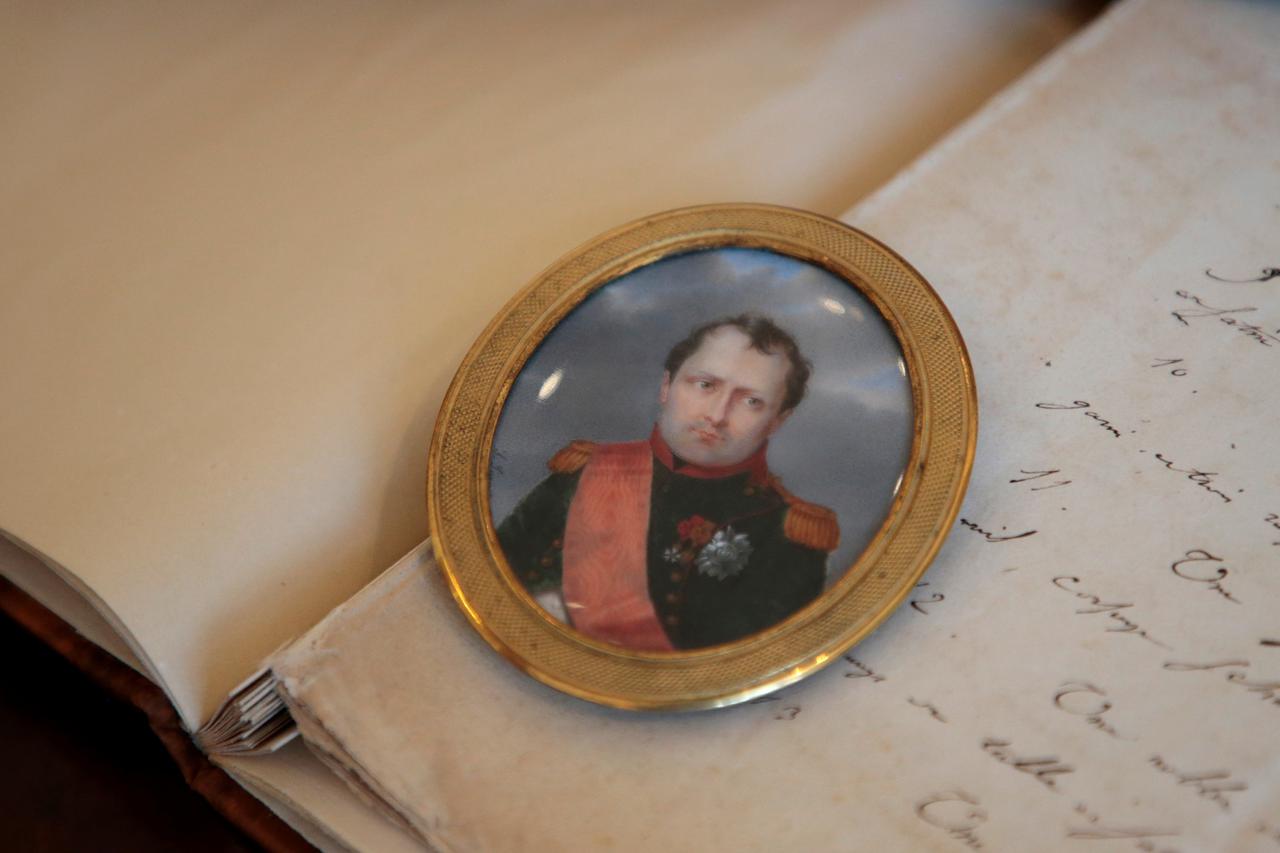 Stockings and a bloodied cloth for auction on Napoleon's bicentenary