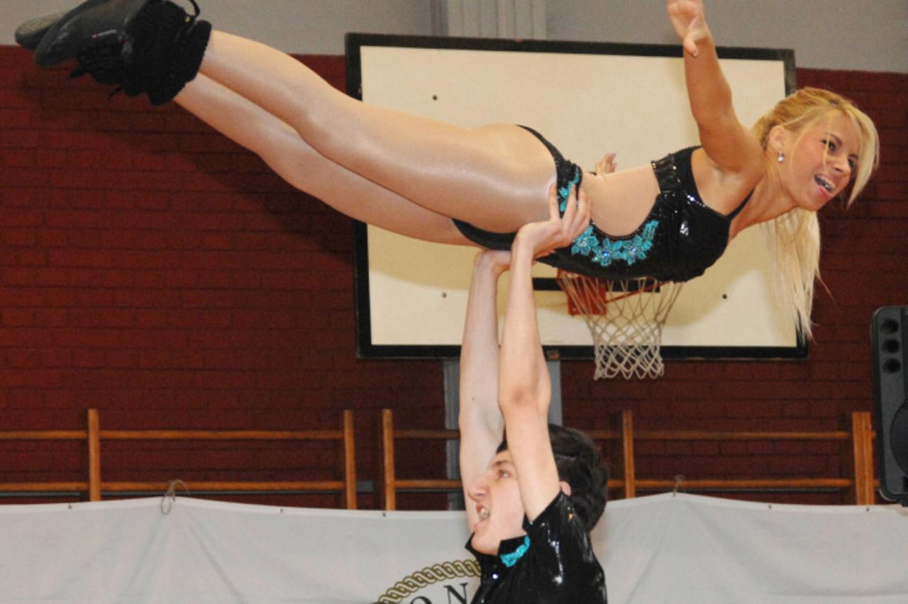 Akrobatski rock and roll