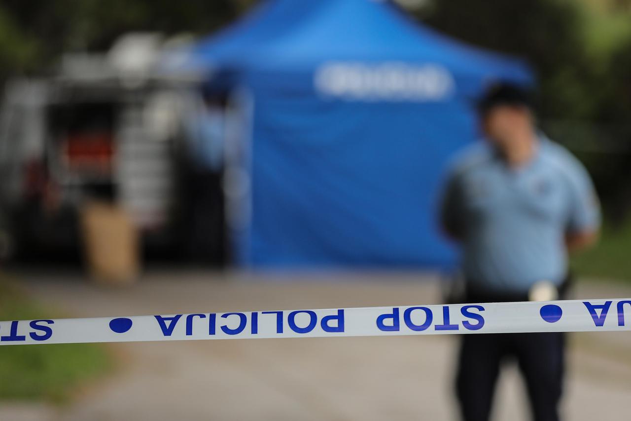 Zagreb: Očevid u Trnju gdje je na parkiralištu pronađen mrtav muškarac