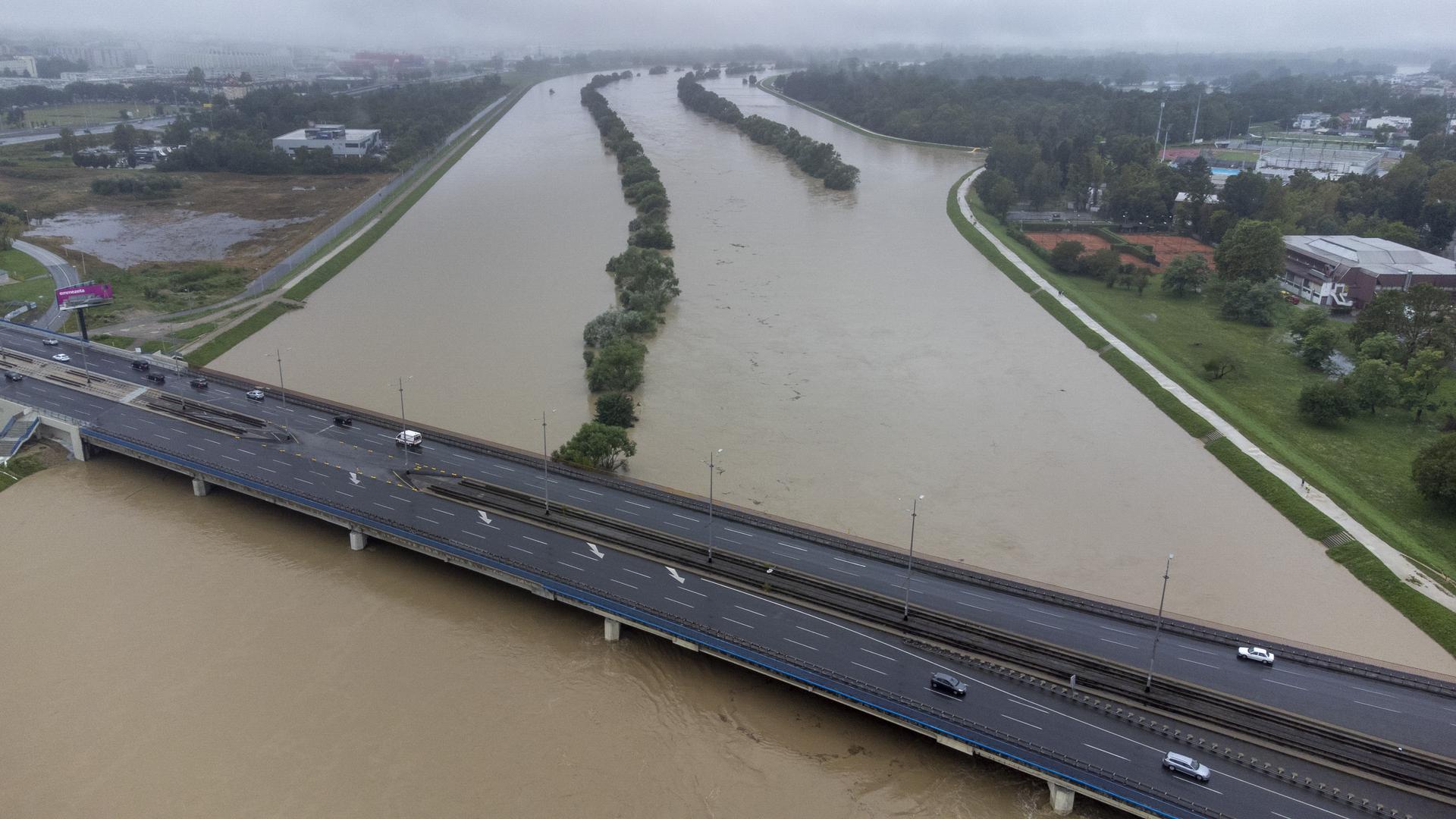05.08.2023., Zagreb - Sava u Zagrebu izlila se iz korita i dalje raste, presla je 4 metra. Photo: Igor Soban/PIXSELL