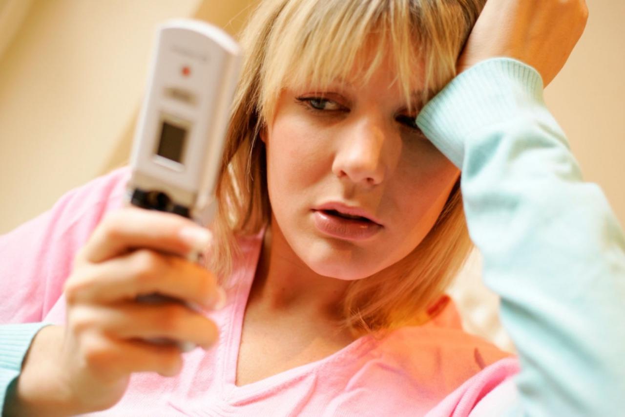 bullying djevojčica putem društvenih mreža i sms-a
