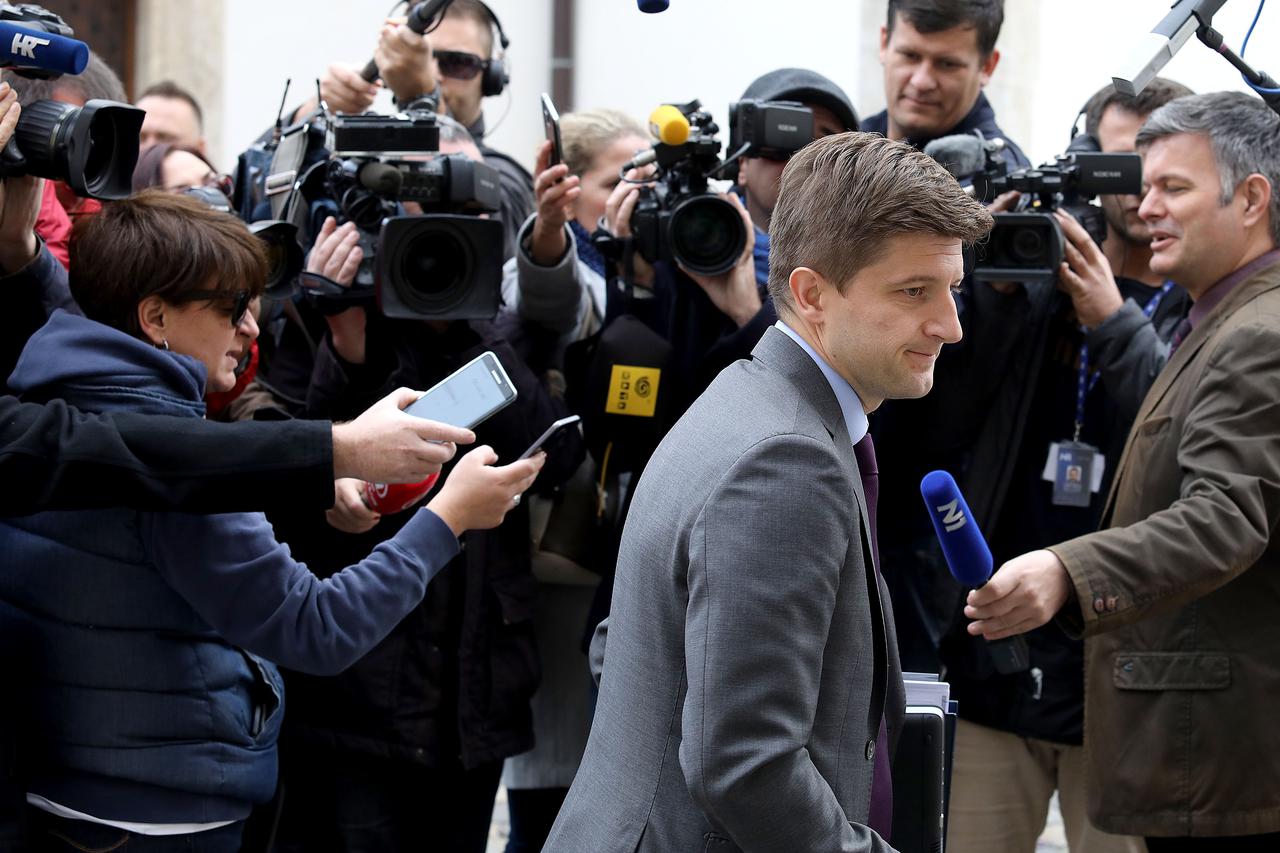 24.10.2016., Zagreb - Ministar financija Zdravko Maric dolazi u Banske dvore. Photo: Patrik Macek/PIXSELL