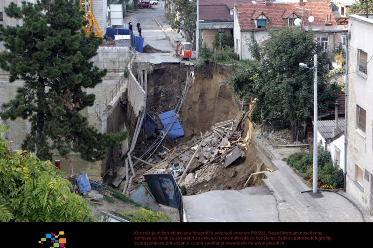 '26.09.2007.,Zagreb,Kupska ulica - Dio ulice urusio se zbog izvodjenja gradjevinskih radova na izgradnji poslovne zgrade Hrvatske elektroprivrede(HEP) s podzemnom garazom i trafostanicom. Photo Robert