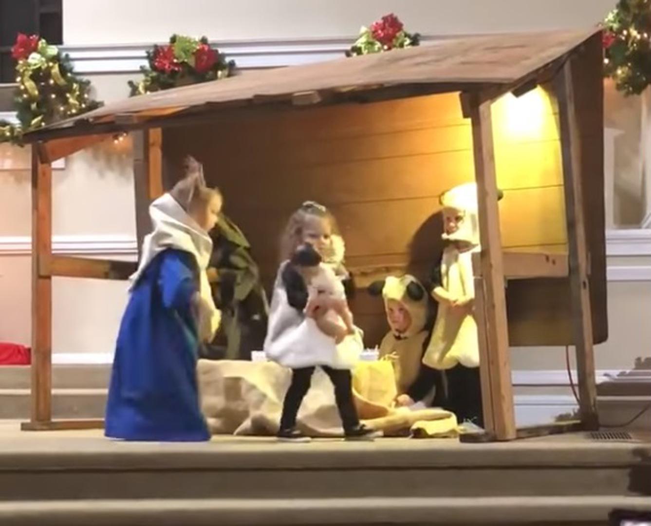  i nakon nekog vremena uspjela vratiti lutku na mjesto. 