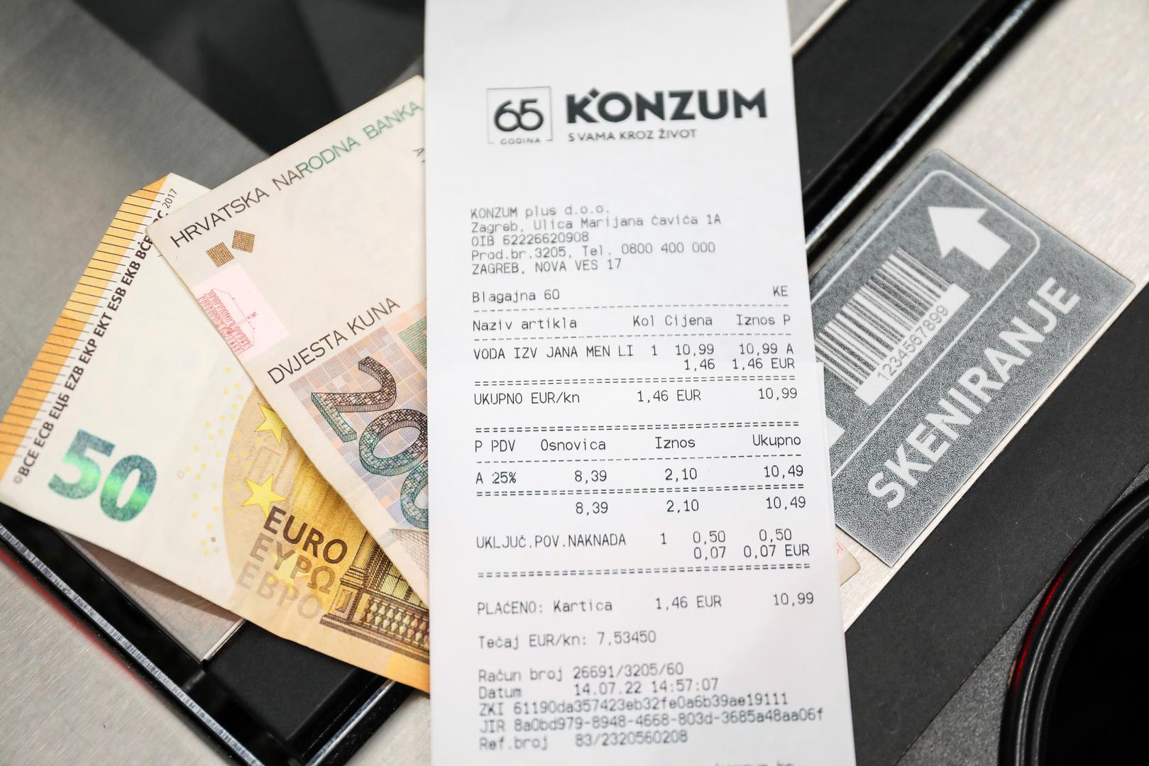 14.07.2022., Zagreb - Konzum je od ovog tjedna poceo prikazivati cijene u kunama i u eurima te iznos fiksnog tecaja konverzije, koji iznosi 7,53450 kuna za euro. Photo: Emica Elvedji/PIXSELL