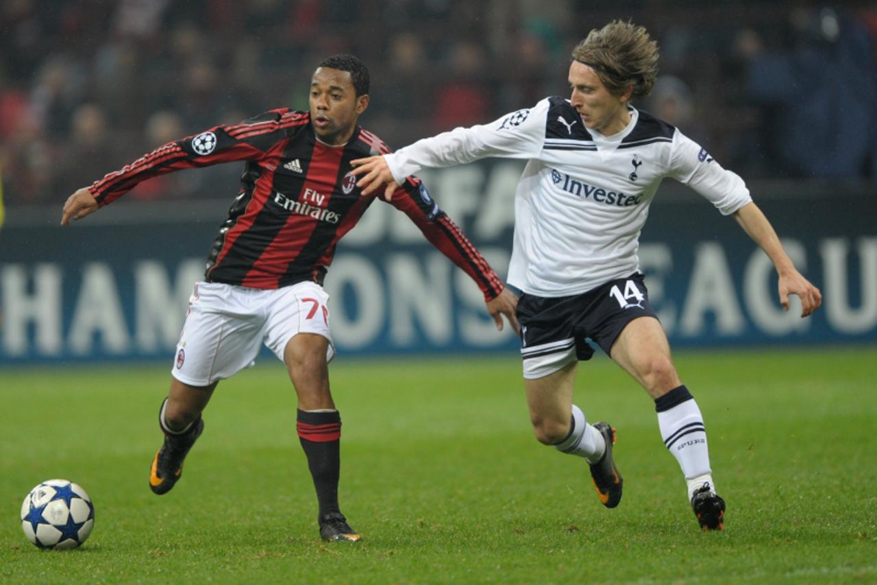 'Tottenham\'s Croatian midfielder Luka Modric (R) fights for the ball with AC Milan\'s Brazilian forward Robinho during their Champions League football match on February 15, 2011 at San Siro Stadium i