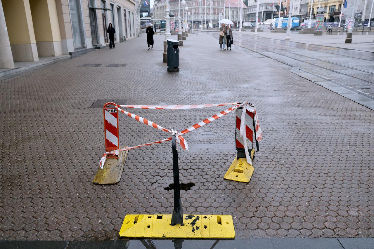 Zagreb: Rupa na pločniku već danima stoji nesanirana na početku Jurišićeve