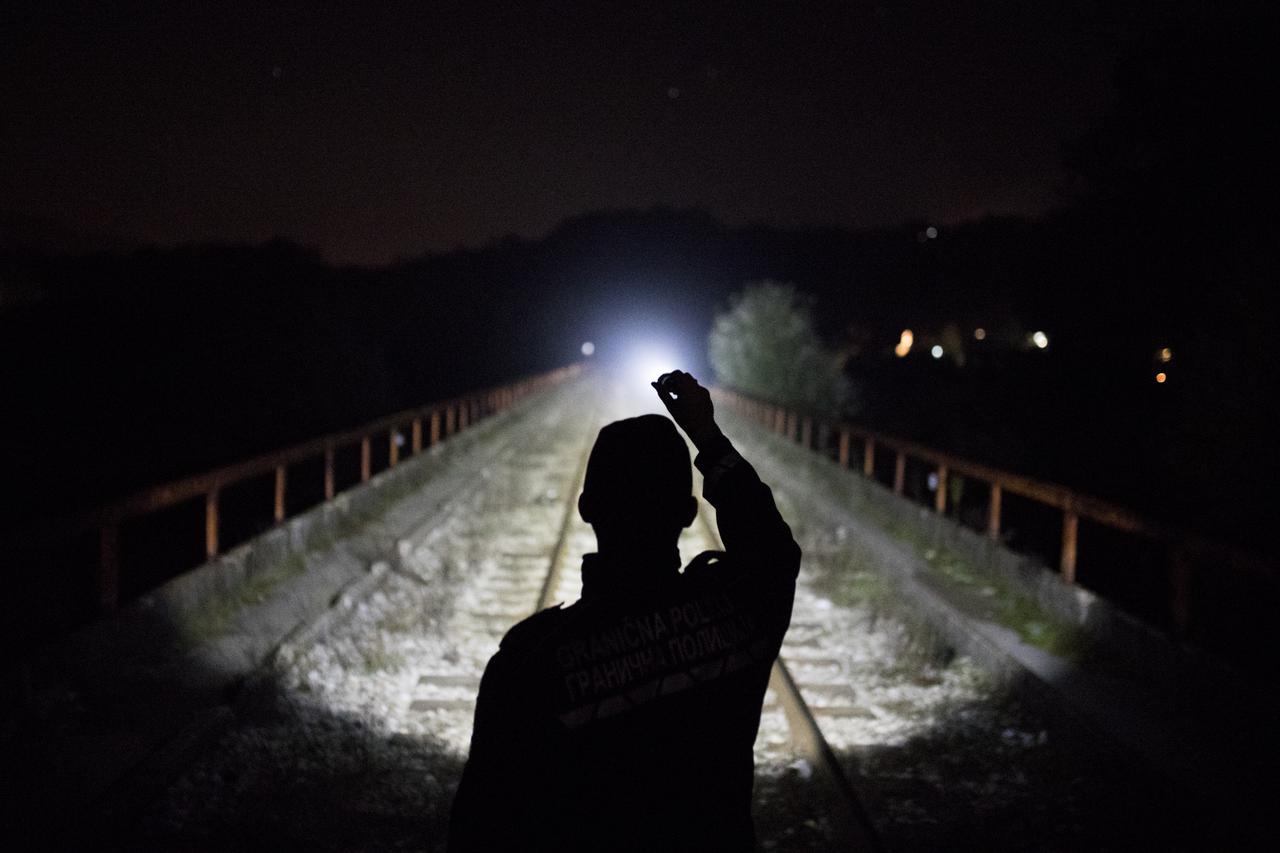 Patrola s graničnom policijom BiH u Zvorniku, mjestu na kojem preko Drine ulazi najviše migranata