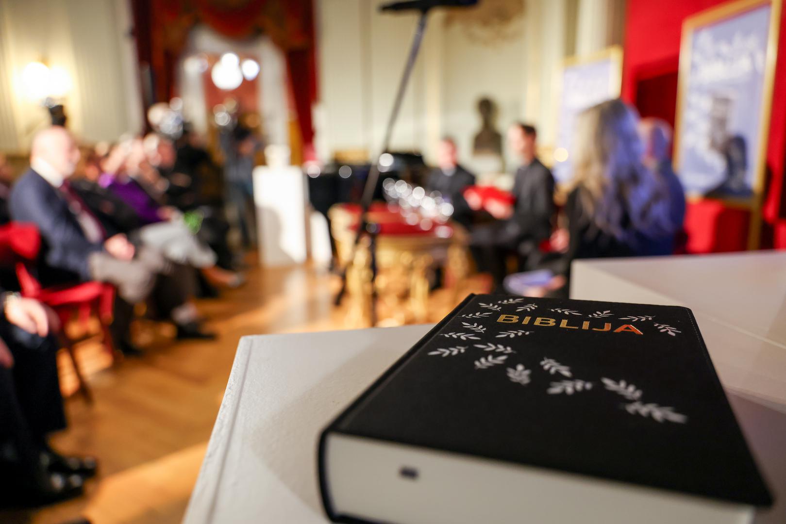 U zagrebačkom HNK održavana je svečana promocija novog, osuvremenjenog prijevoda Biblije na hrvatski jezik