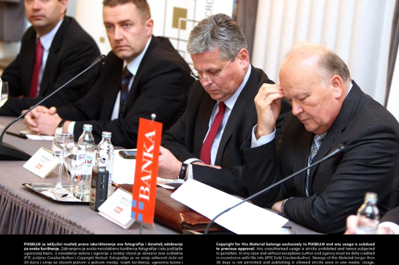 '13.02.2013., Zagreb - U Novinarskom domu odrzan je okrugli stol na temu Restrukturiranje ili likvidacija na kojem je sudjelovao i aktualni ministar financija, Slavko Linic. Mario Vukelic, Slavko Lini
