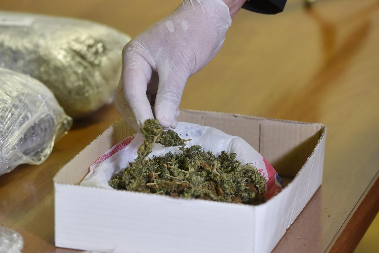 Šibenik: Policija održala konferenciju povodom zapljene droge i oružja