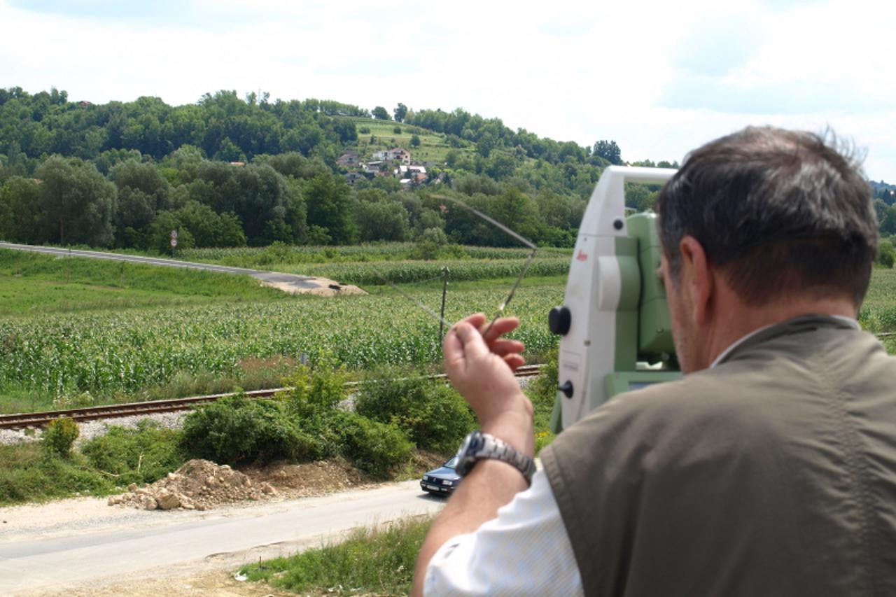 '27.07.2010. Krapina - Nedovrsena cesta prema novoj gospodarskoj zoni u Krapini. Photo: Matija Topolovec/PIXSELL'