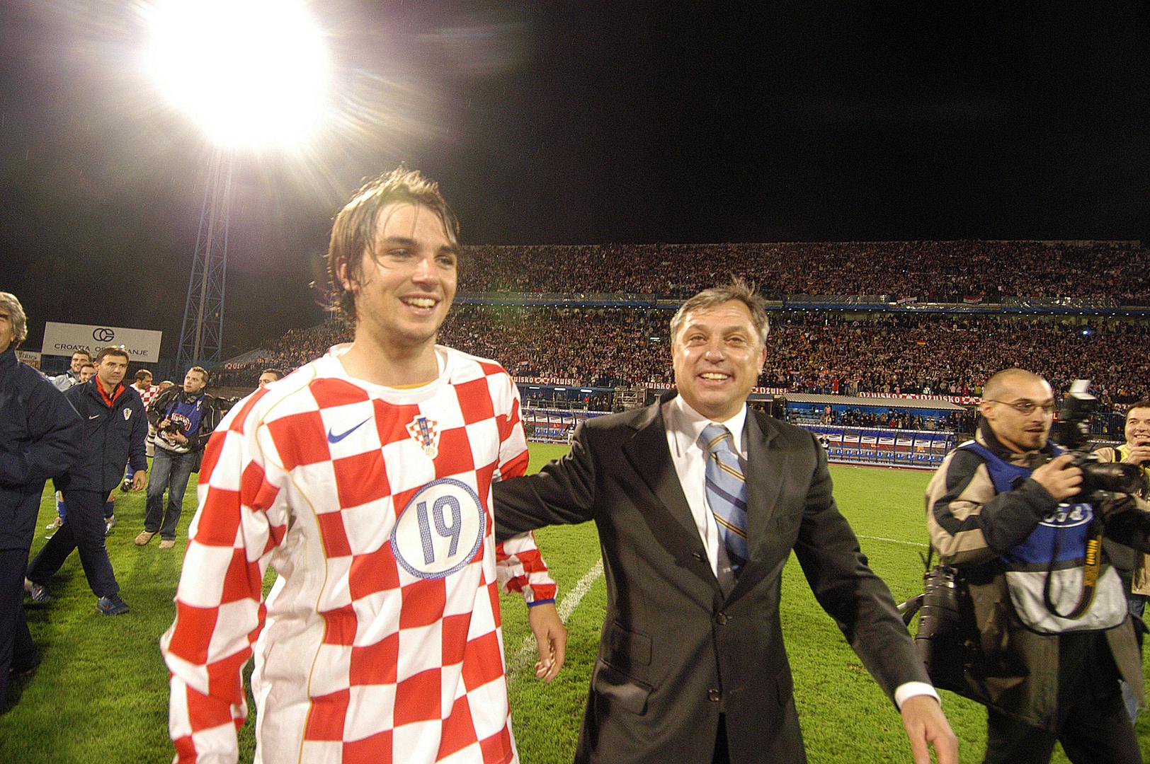 Za reprezentaciju je upisao 81 nastup, no često je bio na meti kritika zbog nepotizma dok mu je izbornik bio otac Zlatko.