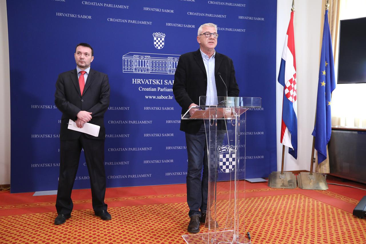 Zagreb: Ranko Ostojić i Arsen Bauk govorili o odgovornosti za žrtve koronavirusa