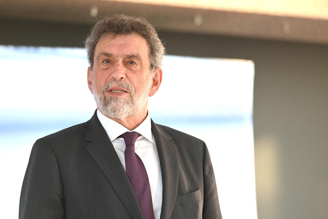 Zagreb: Izjava Radovana Fuchsa nakon sjednice Vlade RH