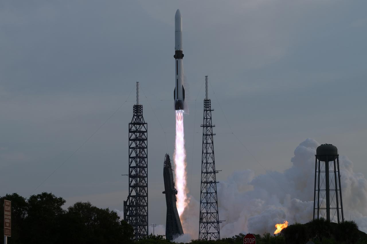 Blue Origin's New Glenn Rocket Launches BlueBird 7 from Cape Canaveral, Florida.