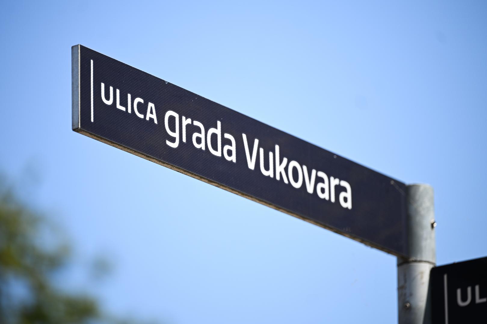  Najnovije fotografije s gradilišta pokazuju kako trenutačno izgleda raskrižje na kojem se od početka srpnja mijenjaju tramvajske skretnice i križišta, a posljednji dostupni podaci Grada pokazuju da je u tijeku asfaltiranje unutarnje strane kolosijeka te manjih površina uz križišta.