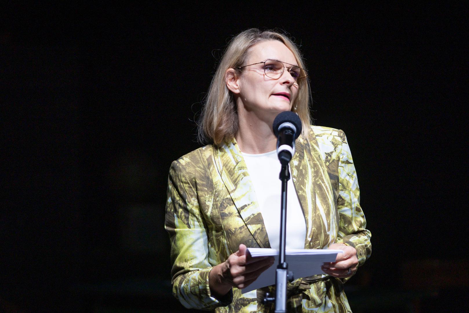 Anuška Deranja Crnokić, izaslanica ministrice kulture i medija, ocijenila je 125 godina djelovanja iznimnim postignućem za Hrvatski školski muzej. Dodala je da muzejski predmeti svjedoče o tome kako su generacije učile i odrastale te podsjećaju na važnost učitelja i učiteljica za društvo. Naglasila je da Muzej nije prestao ispunjavati svoje poslanje ni nakon potresa te mu čestitala na obljetnici