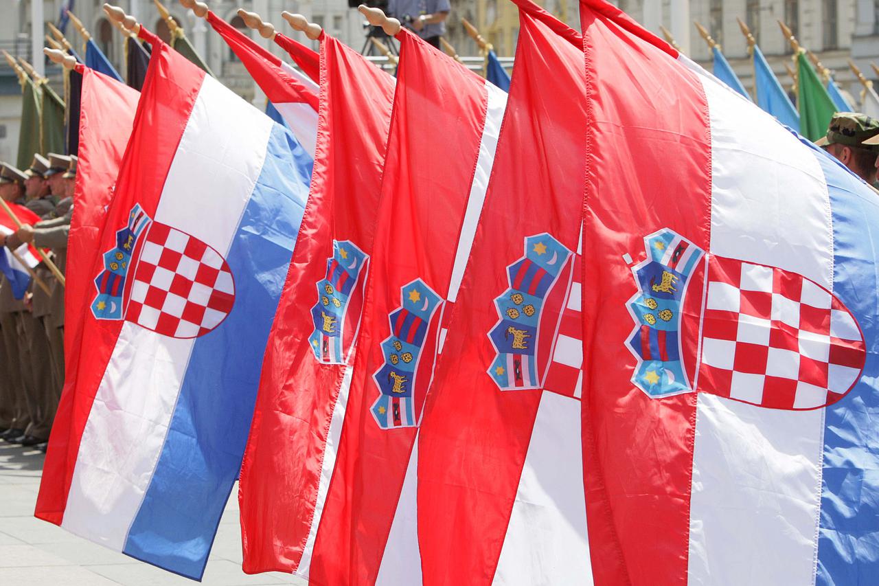 ARHIVA - Dan neovisnosti, 25. lipnja, nekad je bio praznik uveličan i mimohodom vojske