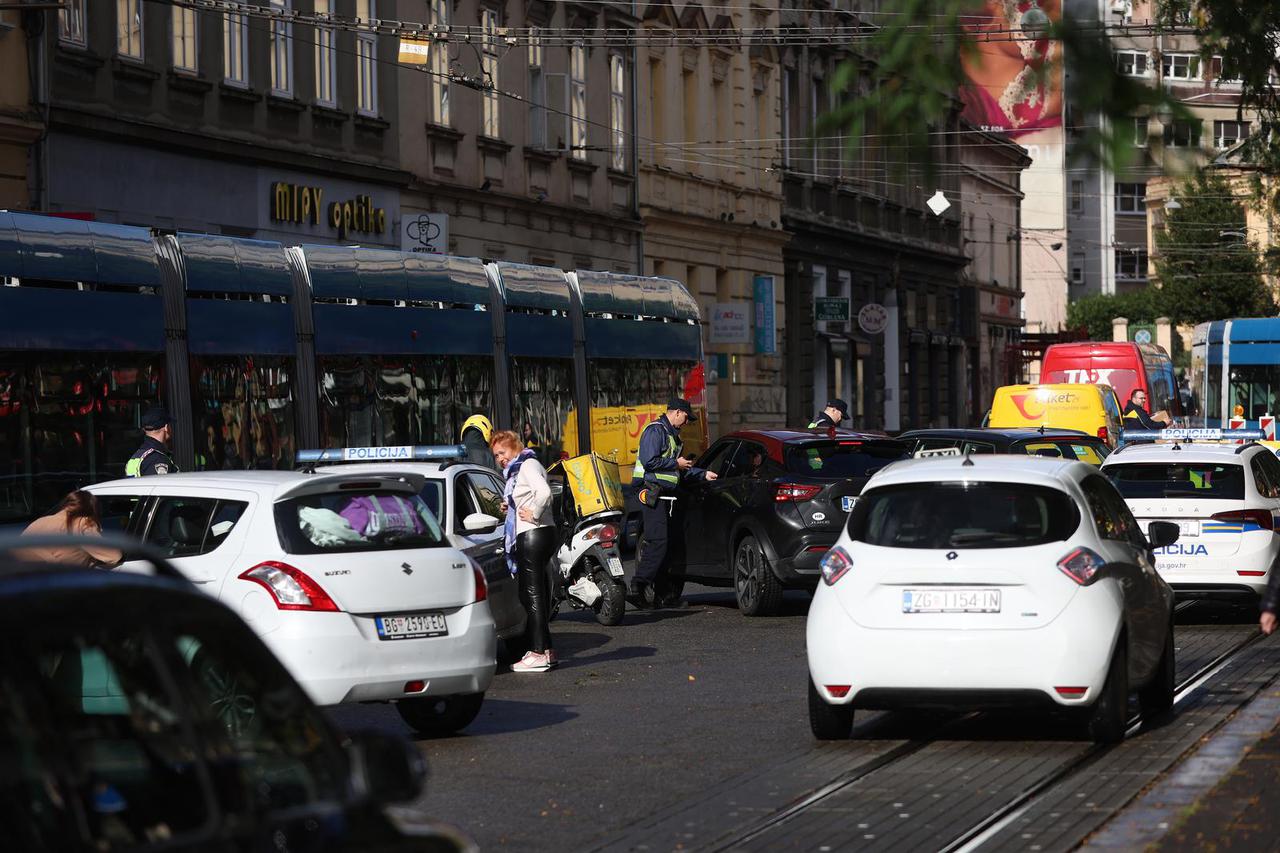 Zagreb: Policija zaustavljala vozače u prekršaju koji se voze pješačkom zonom Draškovićeve
