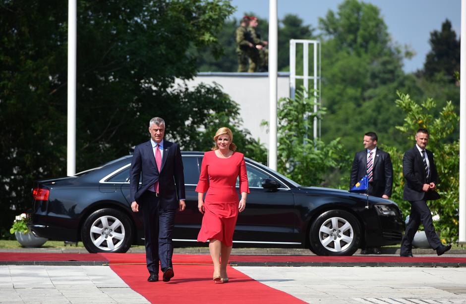 Predsjednica Grabar-Kitarović svečano je dočekala kosovskog predsjednika