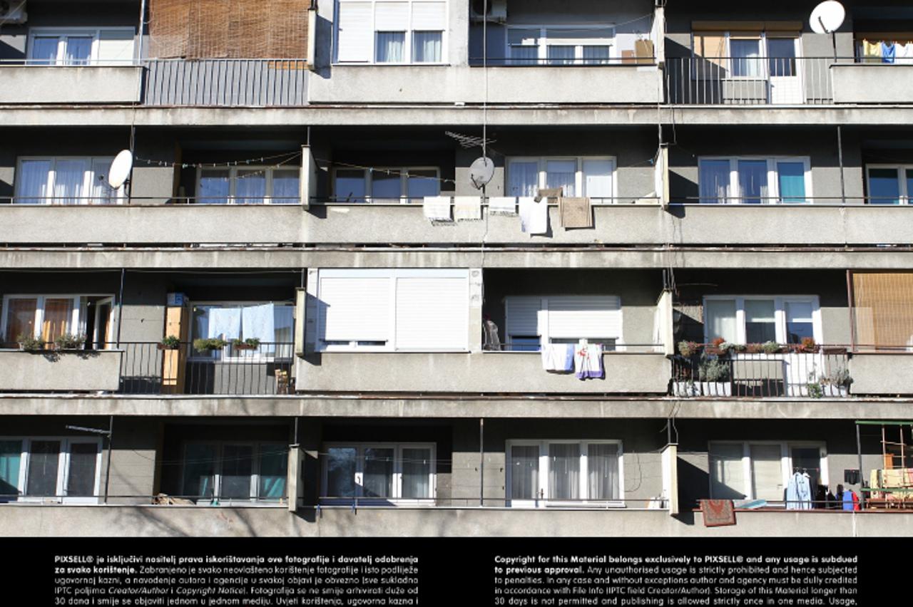 '03.12.2012., Karlovac - Zgrada s dogradjenim balkonima cime su si mnogi osigurali dodatne kvadrate za stanovanje, a sad ce svaki stanar morati legalizirati pojedinacno svoj stan. Photo: Kristina Sted
