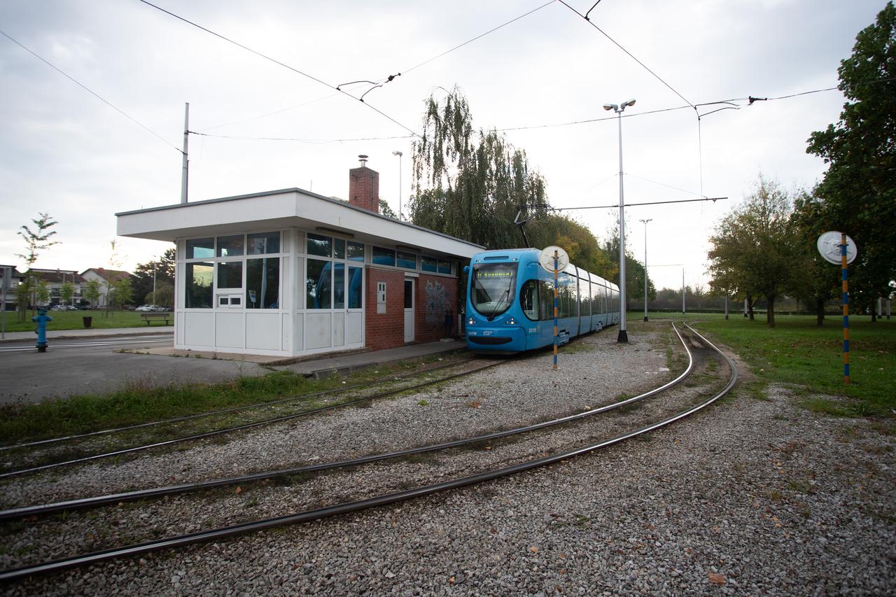 Zagreb: Okretište tramvaja u Prečkom čuvaju zaštitari, tramvajski promet se odvija uredno