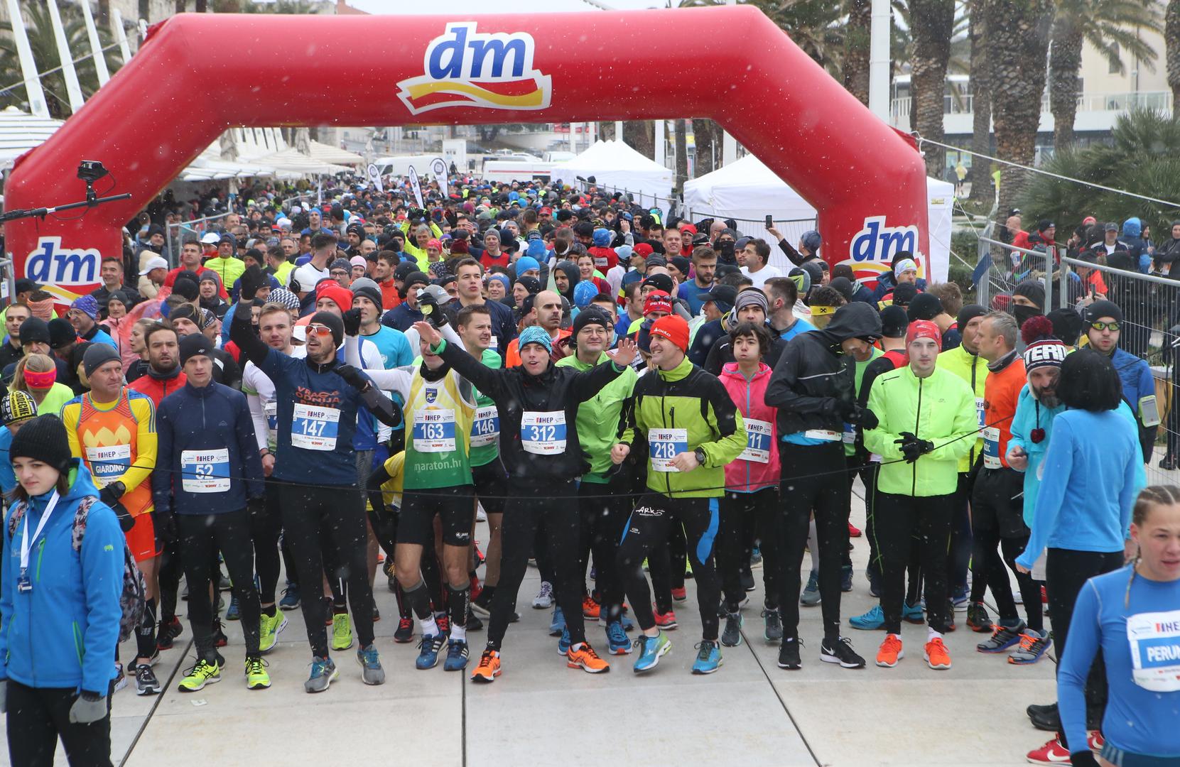 Ovogodišnji, snježni polumaraton došao je podržao je i splitski gradonačelnik Andro Krstulović Opara koji je kazao kako se čovjek, kad to vidi, odmah bolje osjeća. Gradonačelnik Krstulović Opara je izjavio kako bi volio da može i sam otrčati barem pet kilometara, te obećao kako će to napraviti sljedeće godine.