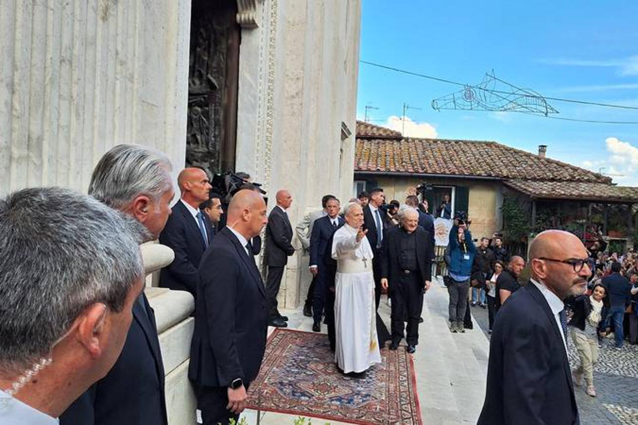 Feed/24Sata/2025-18/2025-05-10T170637Z-1115045709-Rc23Feadrij8-Rtrmadp-3-Pope-Leo.Jpg