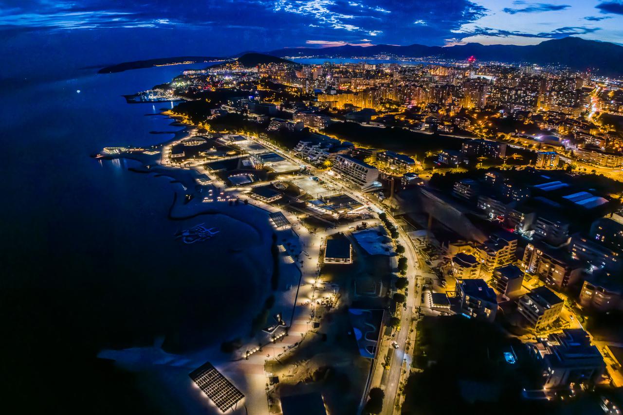 Noćne fotografije novouređenog Žnjanskog platoa
