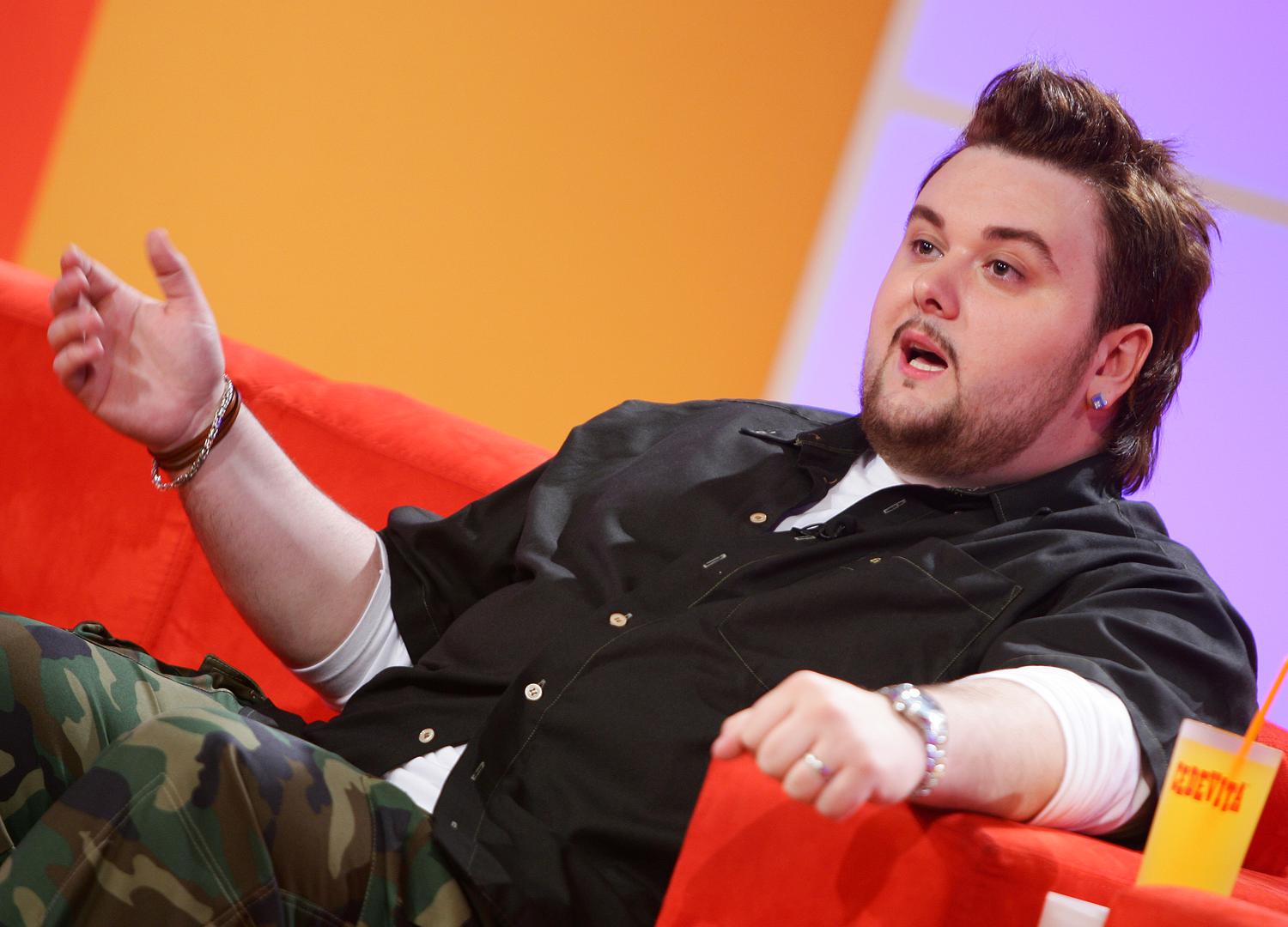 Ubrzo je stekao širu popularnost nizom uspješnih albuma i festivalskih nastupa, pri čemu se istaknuo kao izvođač izrazite interpretativne snage. Tijekom karijere izgradio je reputaciju umjetnika koji spaja klasičnu vokalnu disciplinu s modernim pop izričajem.