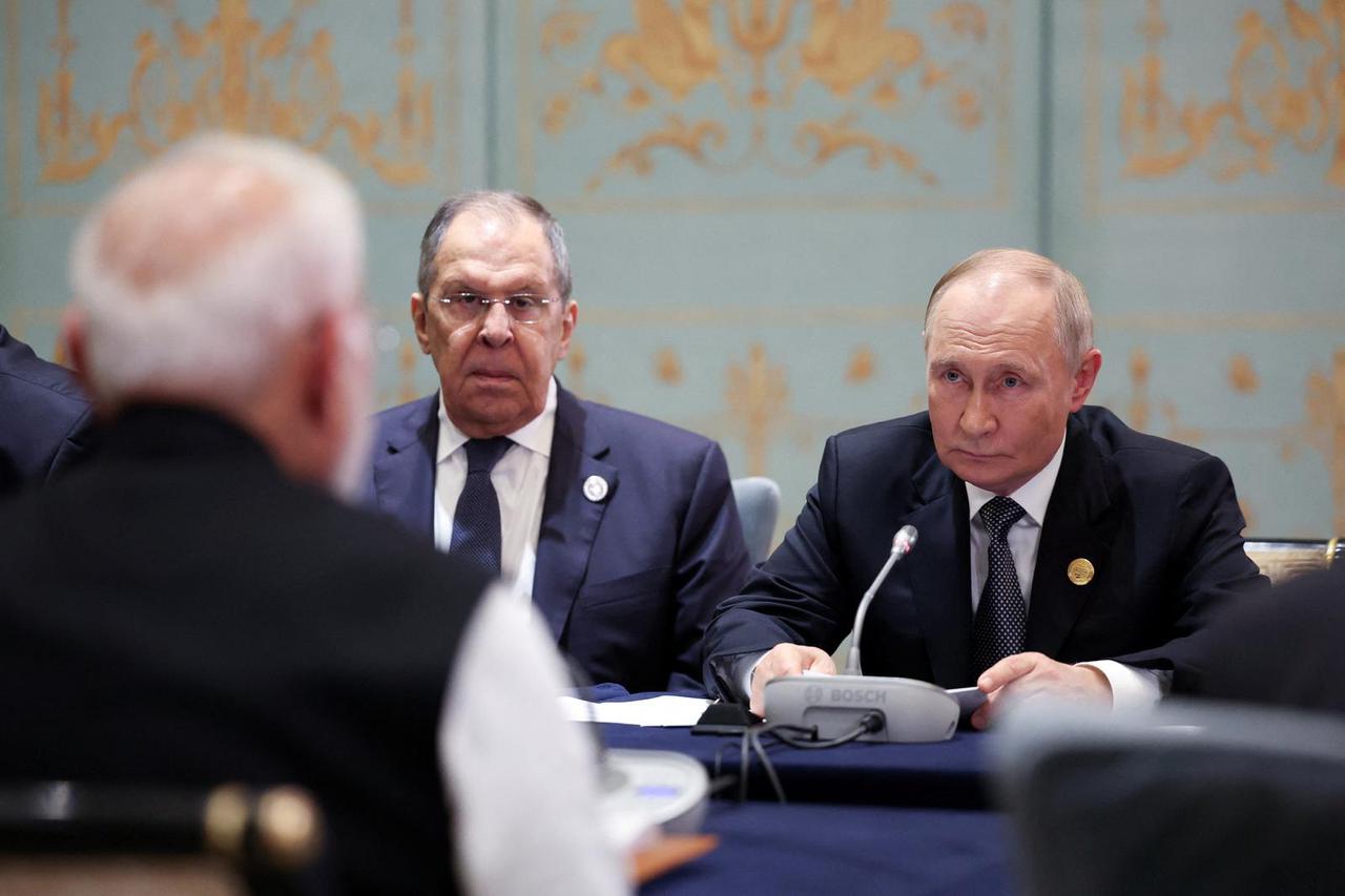 Russian President Putin and Indian Prime Minister Modi meet at SCO summit in Tianjin