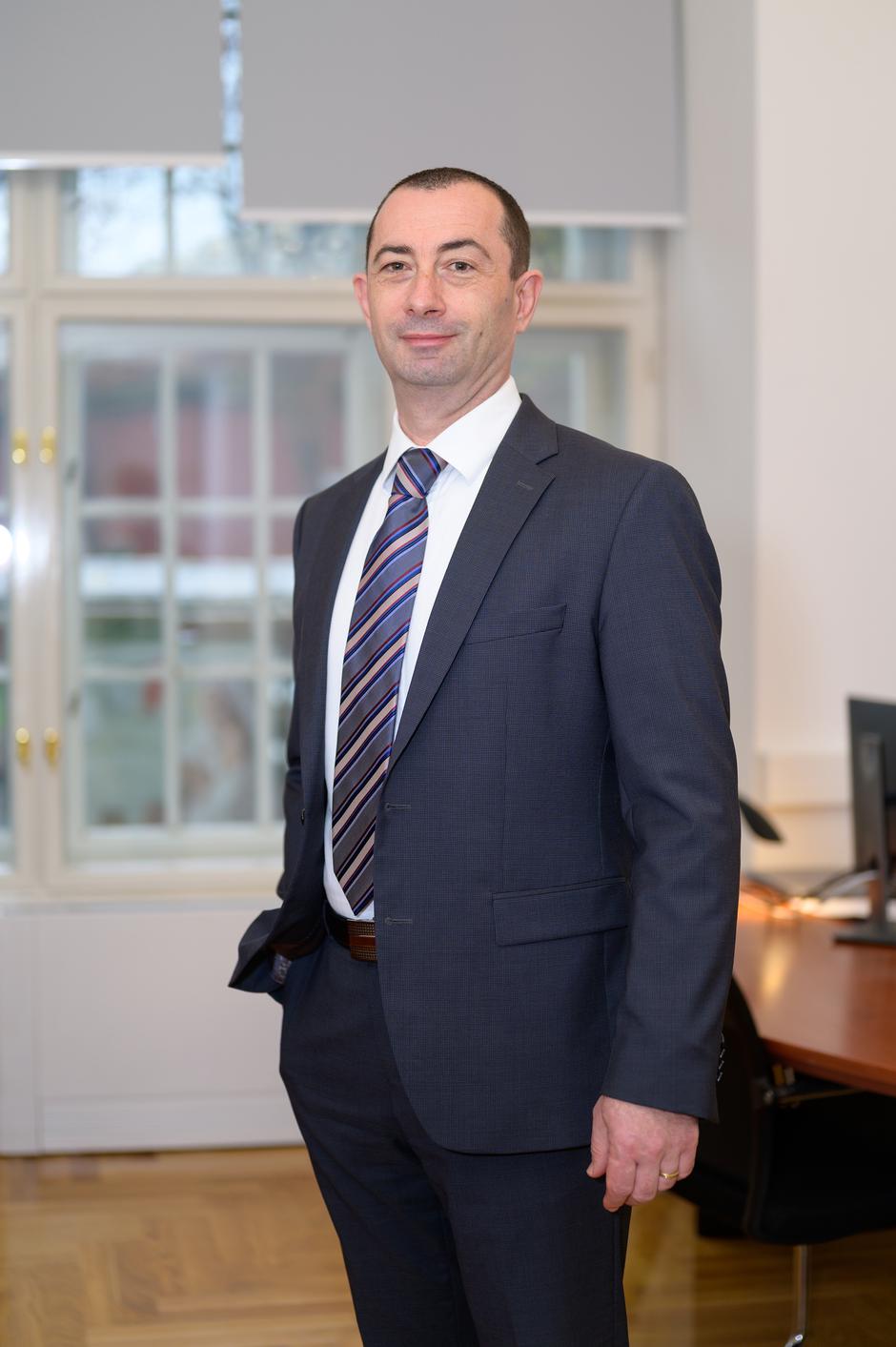 dr.sc. Branimir Kos, Potpredsjednik stalnog arbitražnog sudišta i savjetnik za pravne poslove u Hrvatskoj gospodarskoj komori