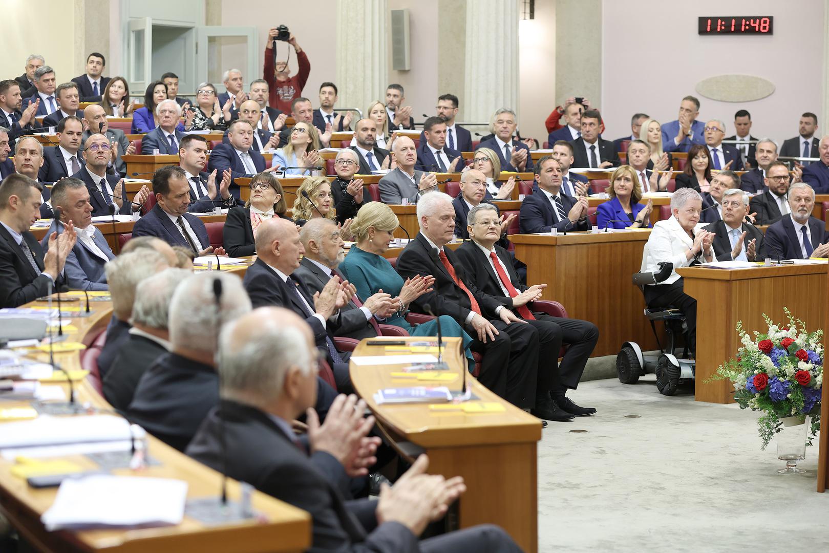 Svi su oni bili izabrani na parlamentarnim izborima koji su se održali 17. travnja. 