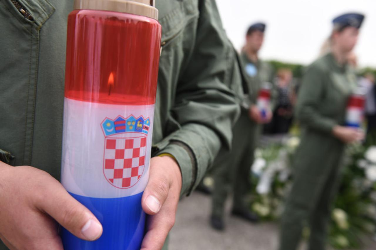 Posljedni ispraćaj poručnika Luke Jagatića