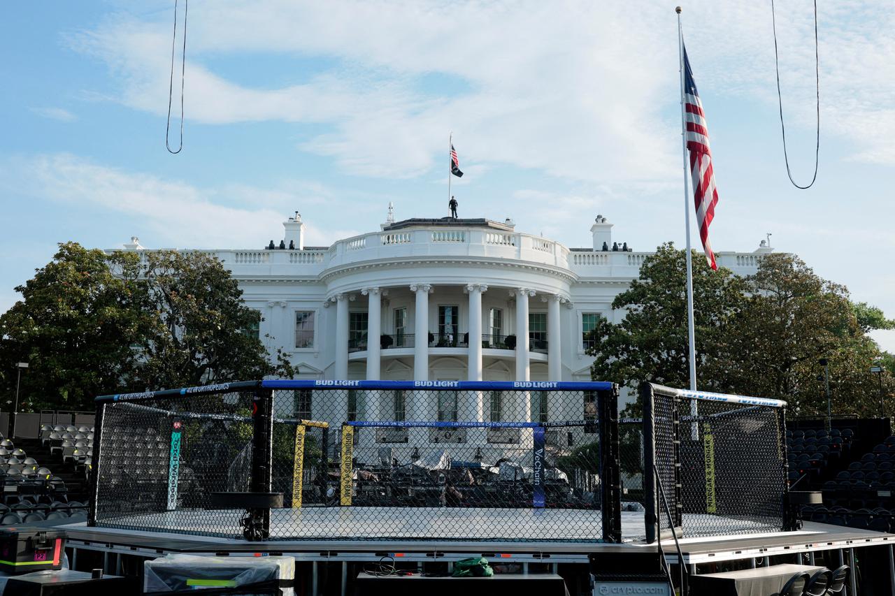 storyeditor/2026-06-12/2026-06-12T105451Z_169814181_RC2ORLA2UQWV_RTRMADP_3_USA-TRUMP-UFC_1_.JPG
