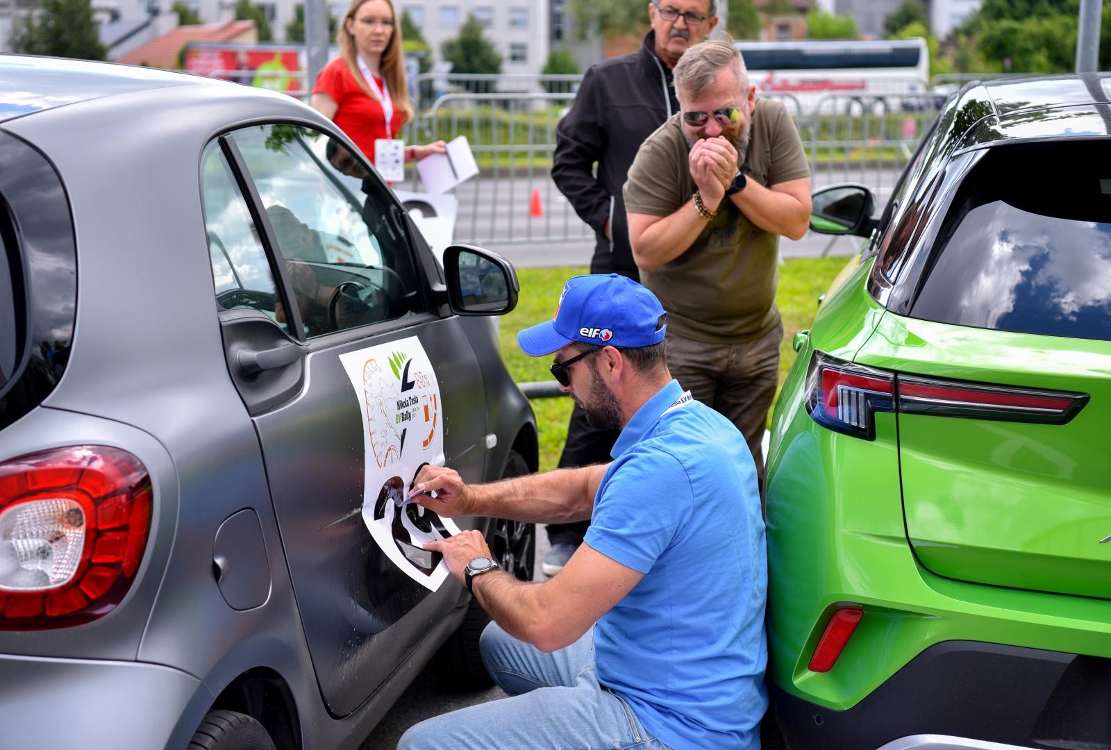 30.05.2021., Zagreb - U organizaciji ''E.V.A. BLUE'' na Aveniji Veceslava Holjevca odrzana automobilisticka manifestacija ''Nikola Tesla EV Rally Croatia 2021'', u kojoj je sudjelovalo oko 20 elektricnih vozila.Photo: Bruno Fantulin/PIXSELL