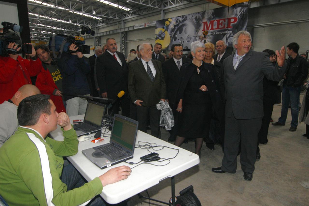 'Koprivnica, 10.09.2010 - Novoizgradjenu tvrtku MEP u Krizevcima otvorila je i obisla premijerka Jadranka Kosor. Snimio: Marijan Su\\u009Aenj'