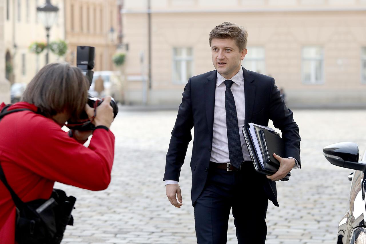 25.10.2016., Zagreb - Ministri nove Vlade RH dolaze u Banske dvore na neformalni sastanak s premijerom Plenkovicem. Prva sjednica nove Vlade najavljena je za cetvrtak. Photo: Patrik Macek/PIXSELL