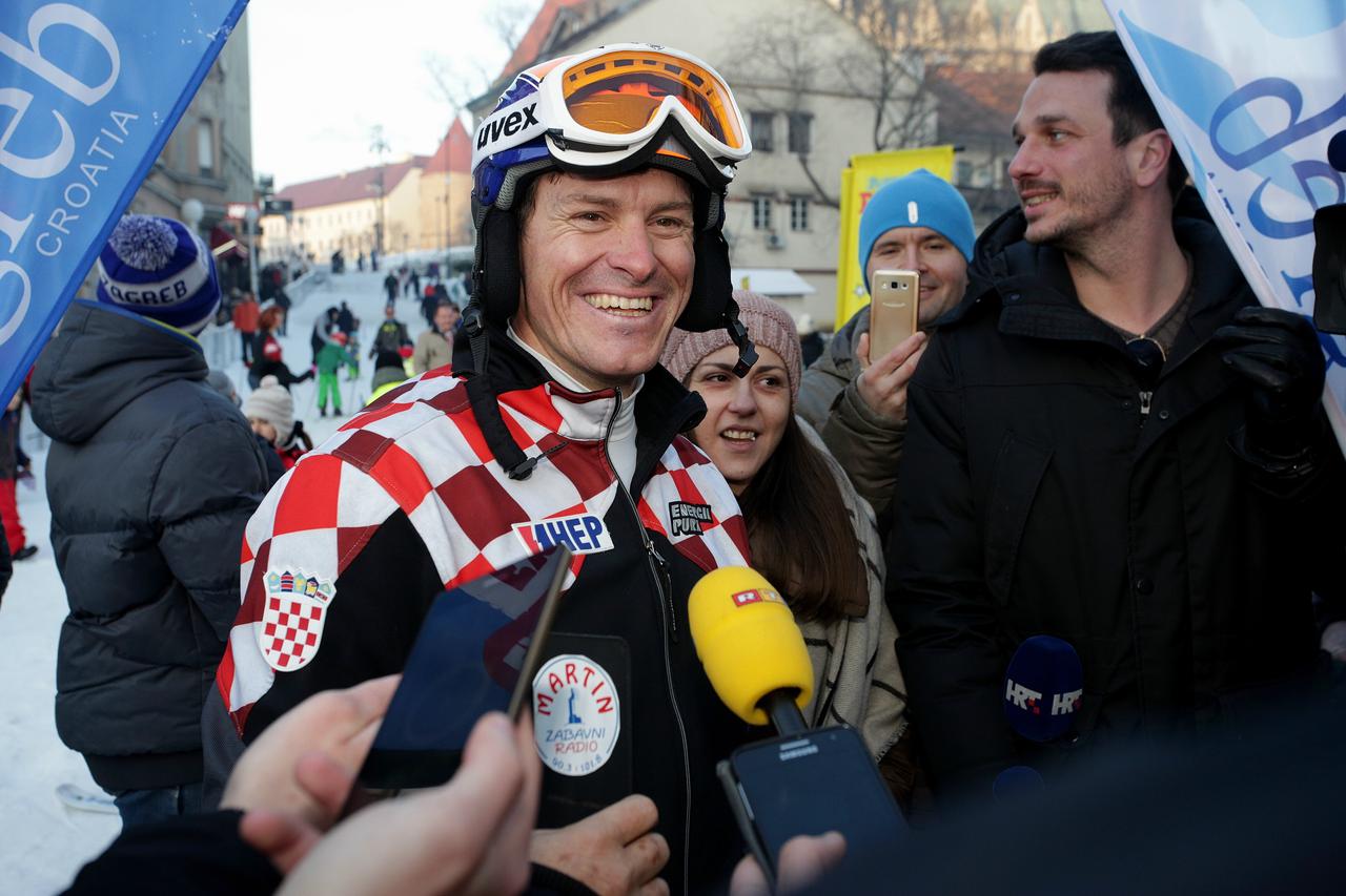 15.01.2017., Zagreb - Obiljezavanje FIS World Snow Daya za klince uz besplatnu skolicu skijanja i snowboarda s Ivicom Kostelicem na skijaskoj stazi u centru grada.   Photo: Zarko Basic/PIXSELL